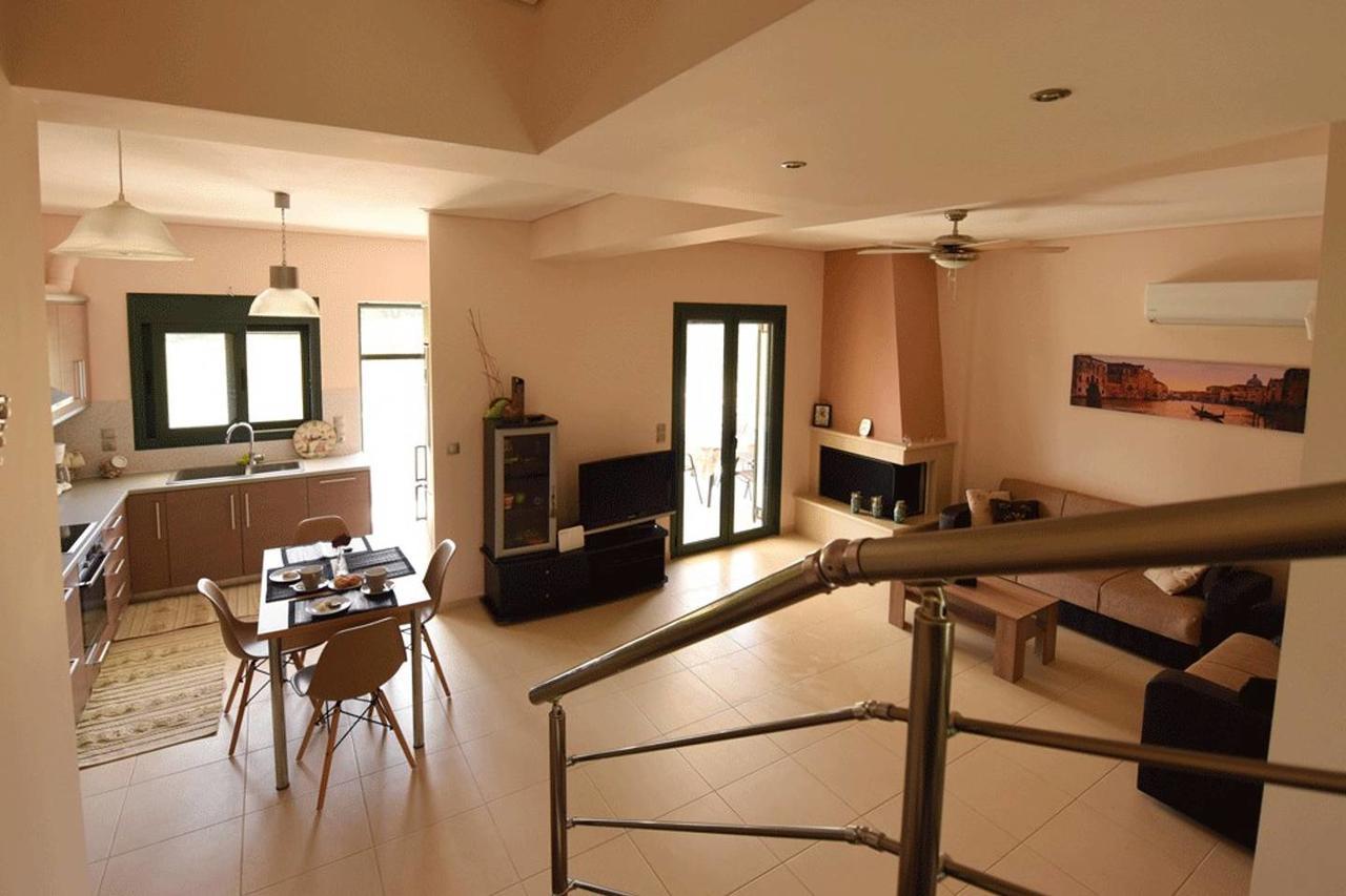 Panelma Villa Tranquil Coastal Retreat In Zacharo Tholon Dış mekan fotoğraf